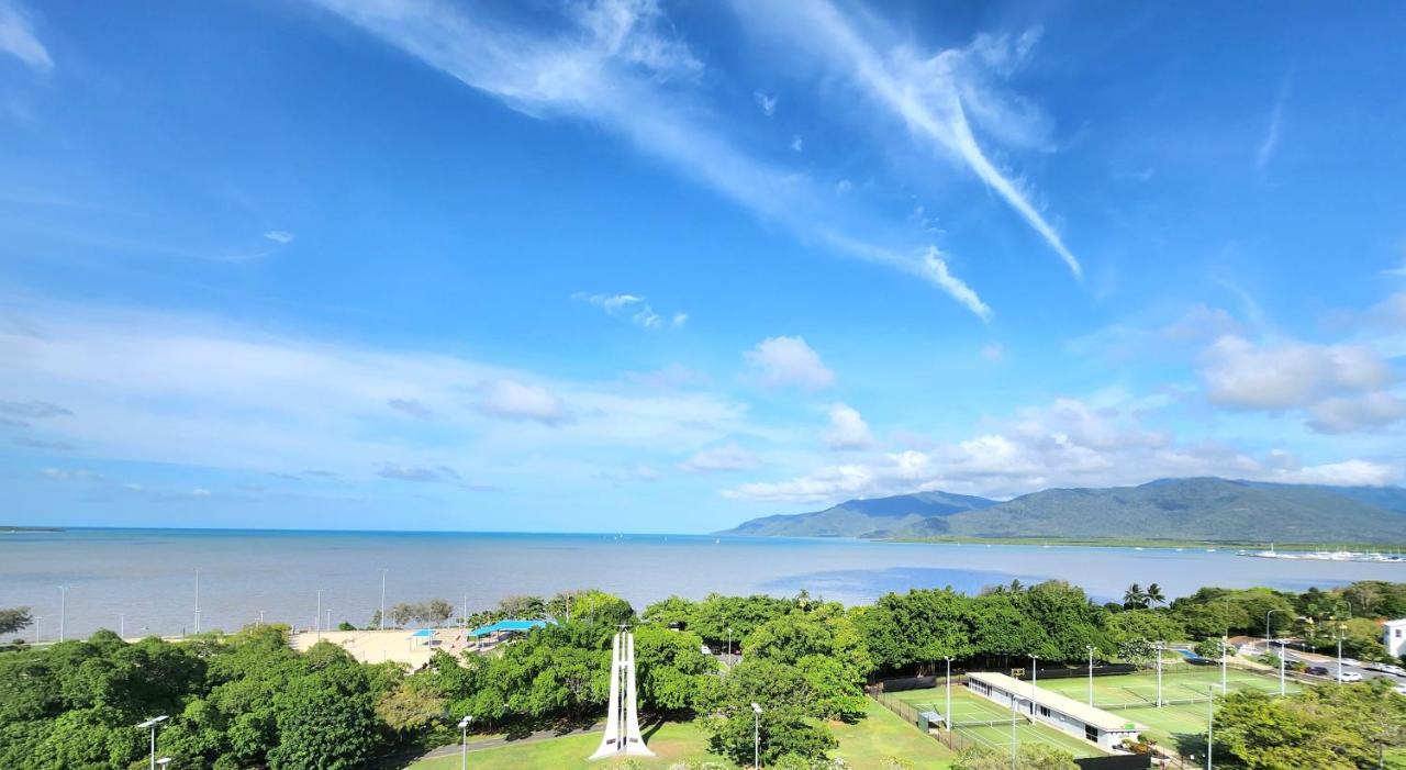 Cairns Luxury Seaview Apartment エクステリア 写真