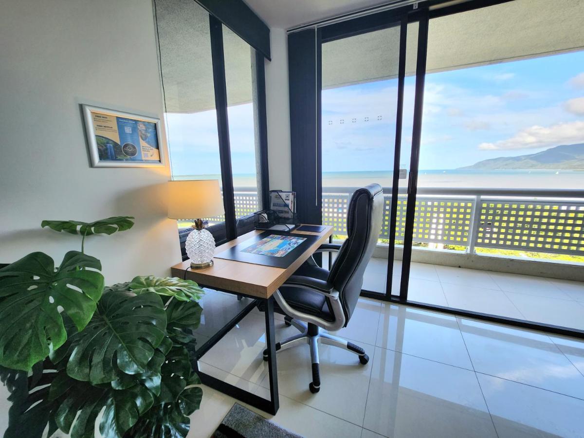 Cairns Luxury Seaview Apartment エクステリア 写真