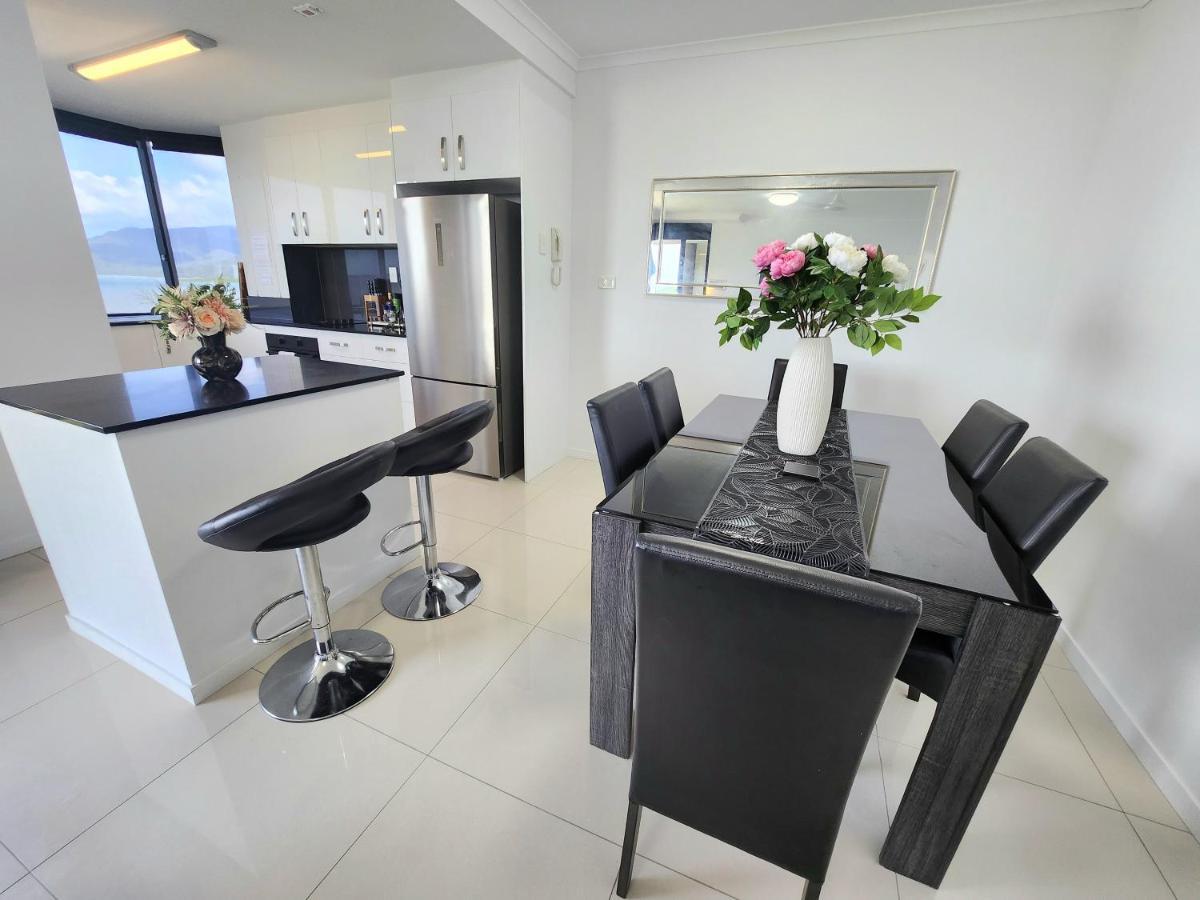 Cairns Luxury Seaview Apartment エクステリア 写真